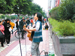 贵州流浪歌手图片