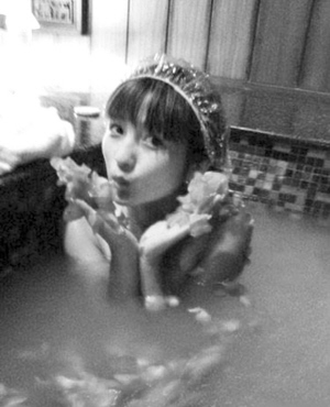 少女洗澡自拍照图片