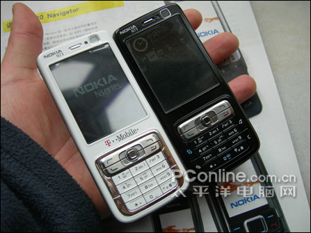 黑色和白色的诺基亚手机N73