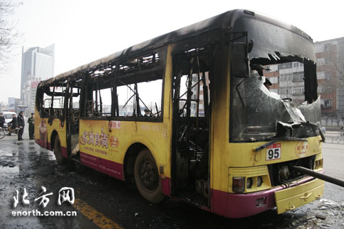 上海公交车 起火图片