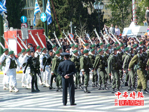 希臘海陸空三軍舉行國慶閱兵儀式(組圖)