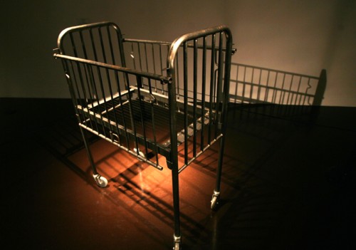 《余震》的当代艺术展