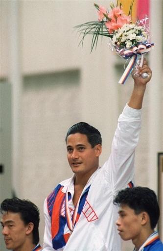 洛加尼斯1998年汉城奥运会蝉联两项冠军