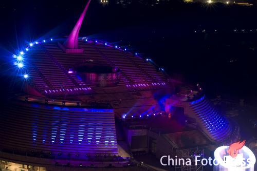 图文：奥运火炬发布晚会最后彩排 世纪坛夜景
