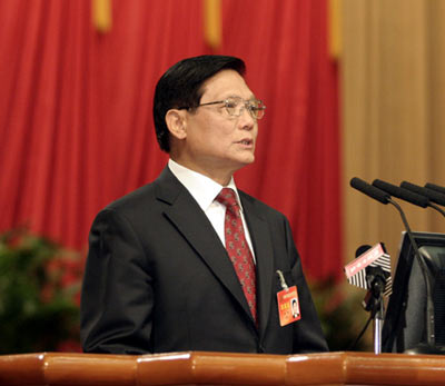 刘淇代表中国共产党北京市第九届委员会向大会作报告