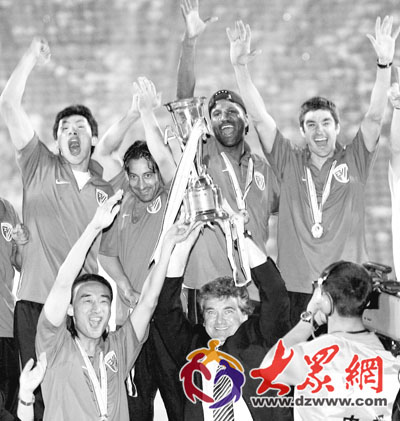 上海申花队在庆祝夺冠
