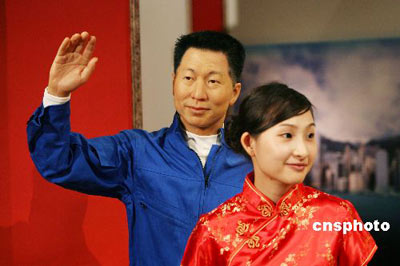 图为中国首位太空人杨利伟蜡像。