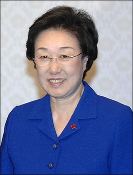 韩国首位女总理正式宣布参加韩国总统大选