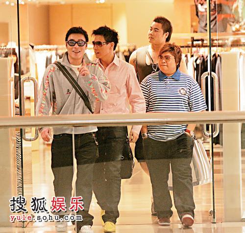 许志安、苏永康、韩红在金钟太古广场的名店Joyce买衣服