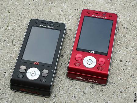 超薄滑盖walkman 红黑索尼爱立信w910真机对赏