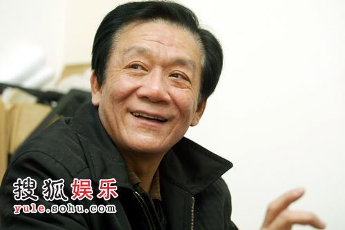 相声演员侯耀文在北京接受记者采访