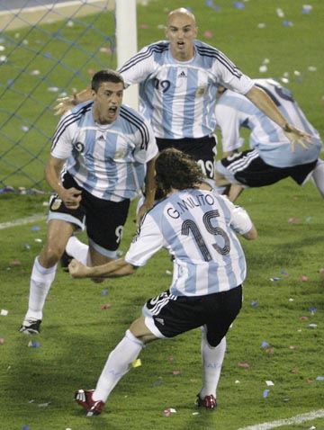 组图美洲杯阿根廷vs美国国米中锋梅开二度