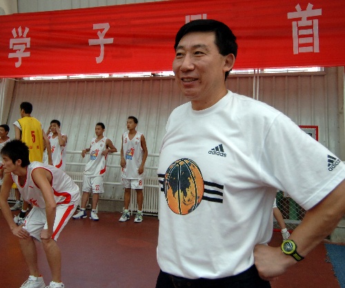 李仁篮球教练图片