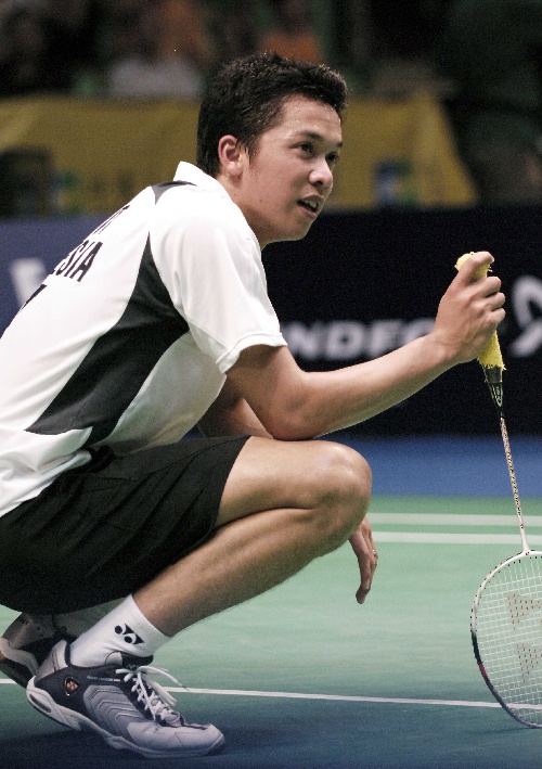 图文:中国羽毛球大师赛男单 陶菲克在比赛中