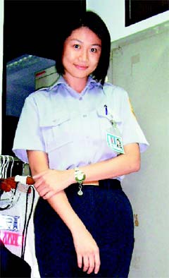 由名模转任准女警的吴育臻(图:台湾《联合报)