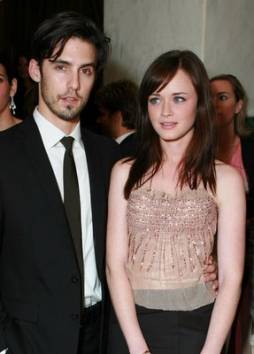 Alexis Bledel & Milo VentimigliaĪŮ