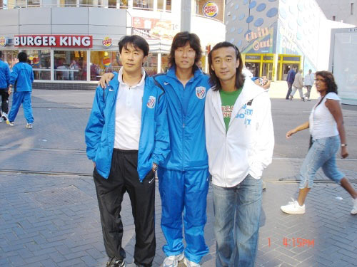 李毅男:抵达美丽的荷兰 调整时差战红军(组图)