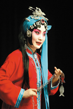 日前,市青年京剧团优秀青年演员单莹在中华剧院主演了《苏三起解》,她