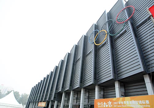 图文：农大体育馆完工 门口“好运北京”标识