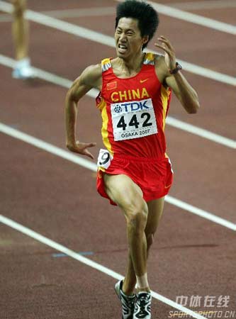 图文田锦赛第一日男子400米栏孟岩晋级次轮