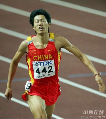 图文田锦赛第一日男子400米栏孟岩成功晋级