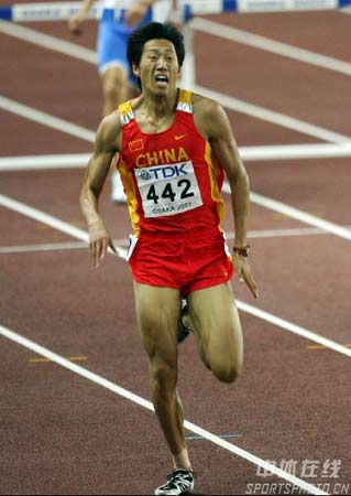 图文:田锦赛首日男子400米栏 中国孟岩在比赛