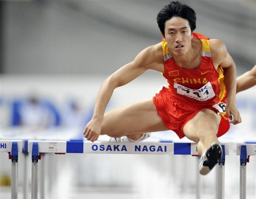 图文刘翔轻松晋级110米栏决赛刘翔漂亮跨栏