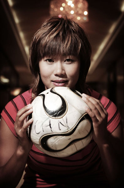 图文:女足美女球员系列之韩端 足球情深