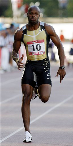 图文:鲍威尔打破百米世界纪录 奔跑中的鲍威尔