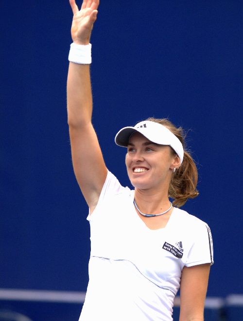 在2007年中国网球公开赛女子单打首轮比赛中,辛吉斯以2比0胜中国选手