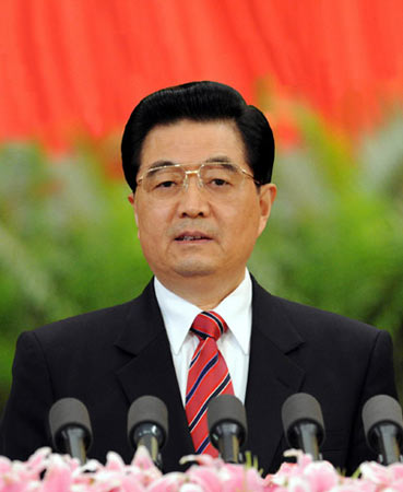 10月15日，胡锦涛在中国共产党第十七次全国代表大会上作报告。 新华社记者李学仁摄