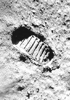 美国首次登月鞋印引争议 嫦娥很难拍到(图)