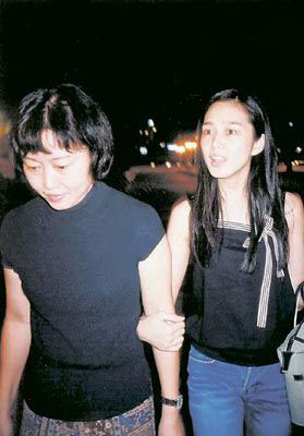 朱丽倩(右)被传是华仔背后女人多时