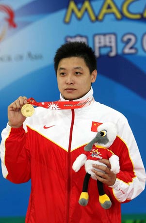 图文:亚室赛游泳比赛 中国林轶男50米仰泳夺金