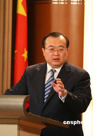 11月6日,中国外交部发言人刘建超在例行记者会上回答记者提问