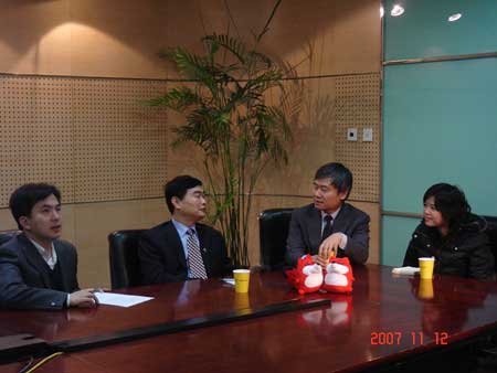 右一为周戎，右二为蔡继明教授，右三为房国凡副总裁