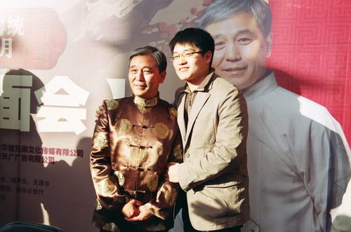 马志明(左)