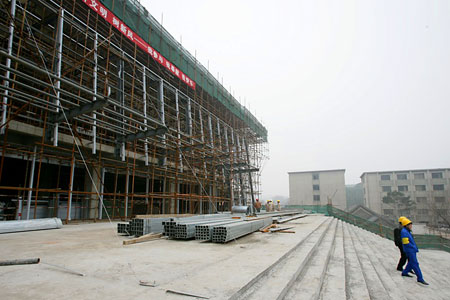 图文：北京大学体育馆 体育馆外立面和台阶