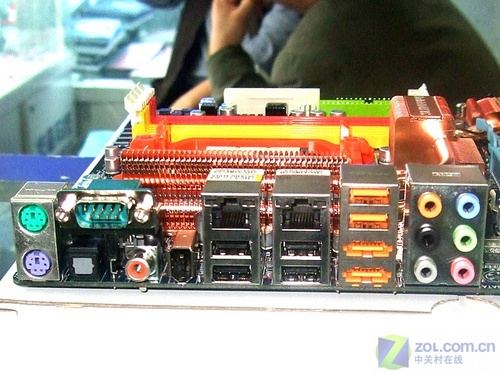 AMD 790FX-DQ6 