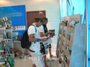 2008年奥运会书报亭一共设置9处，其中一处设在青岛奥帆赛运动员中心。
