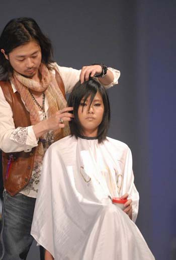 第二届发型师节表演团队:日本asakura
