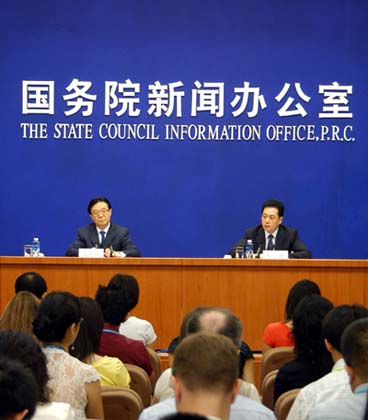 资料图片:2007年8月23日上午10时,国务院新闻办公室举行新闻发布会,请