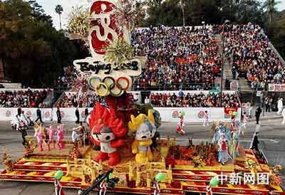 玫瑰花车游行是美国迎接新年最盛大的活动之一，今年全球有五亿多人观赏现场电视直播。代表北京奥运的花车新年第一天在海外展现中国奥运年的风采，极富历史意义，最受瞩目。 作者：贾国荣