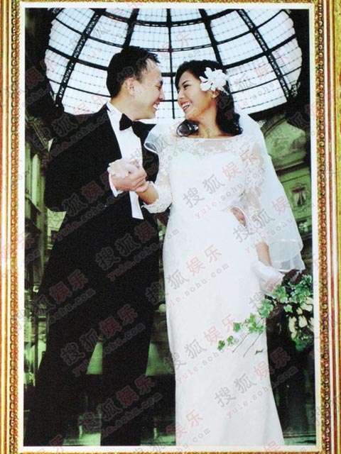 八卦频道 内地八卦  在婚礼现场,刘涛王珂分别向来宾讲述了他们的爱情
