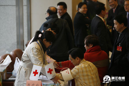 为参会人员量血压