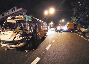 危險駕駛致3車相撞奪2命 香港司機判囚半年(圖)