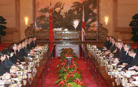 一月十八日，中国国务院总理温家宝在北京人民大会堂与英国首相布朗举行会谈。 中新社发 廖文静 摄