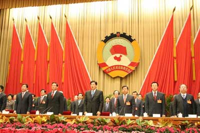 北京市政协十一届一次会议在庄严的国歌声中胜利闭幕。
