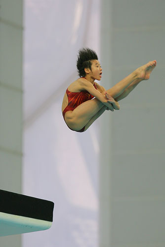 图文：跳水世界杯女子跳台预赛 王鑫搞笑表情