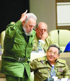 近看劳尔-卡斯特罗 古巴革命的拳头(图)